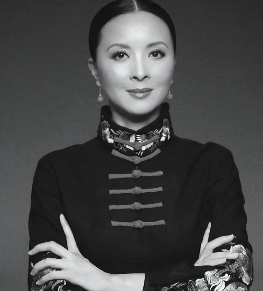 舞蹈演员周洁:放弃名利出国,自费27万美元包机回国,3天后去世