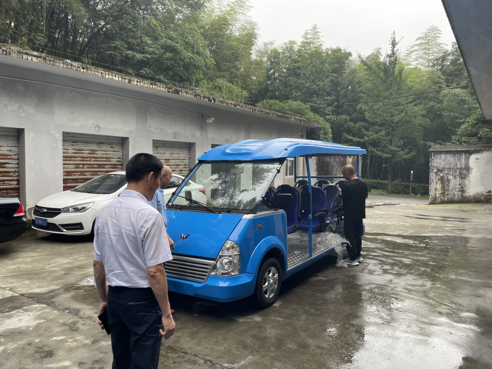 林立汽车之重庆万盛黑山谷风景区五菱观光车交车案例