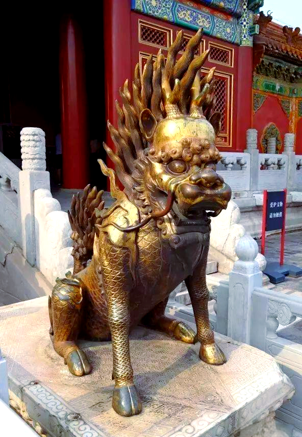 紫禁城门兽揭秘:麒麟与獬豸的独特特征与象征