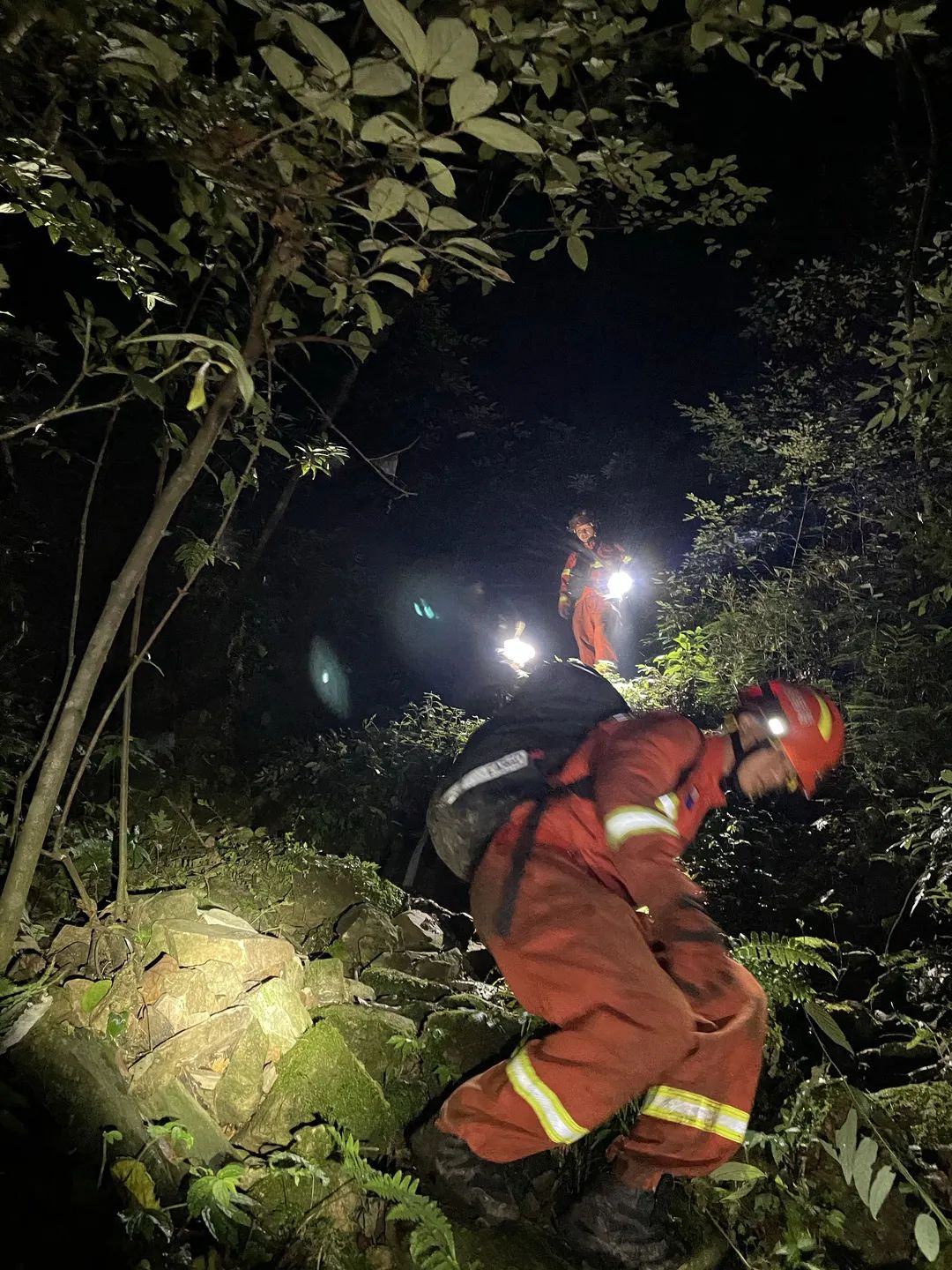 湖南消防员第一次参与山岳救援,发现被困者是外公,结果令人揪心