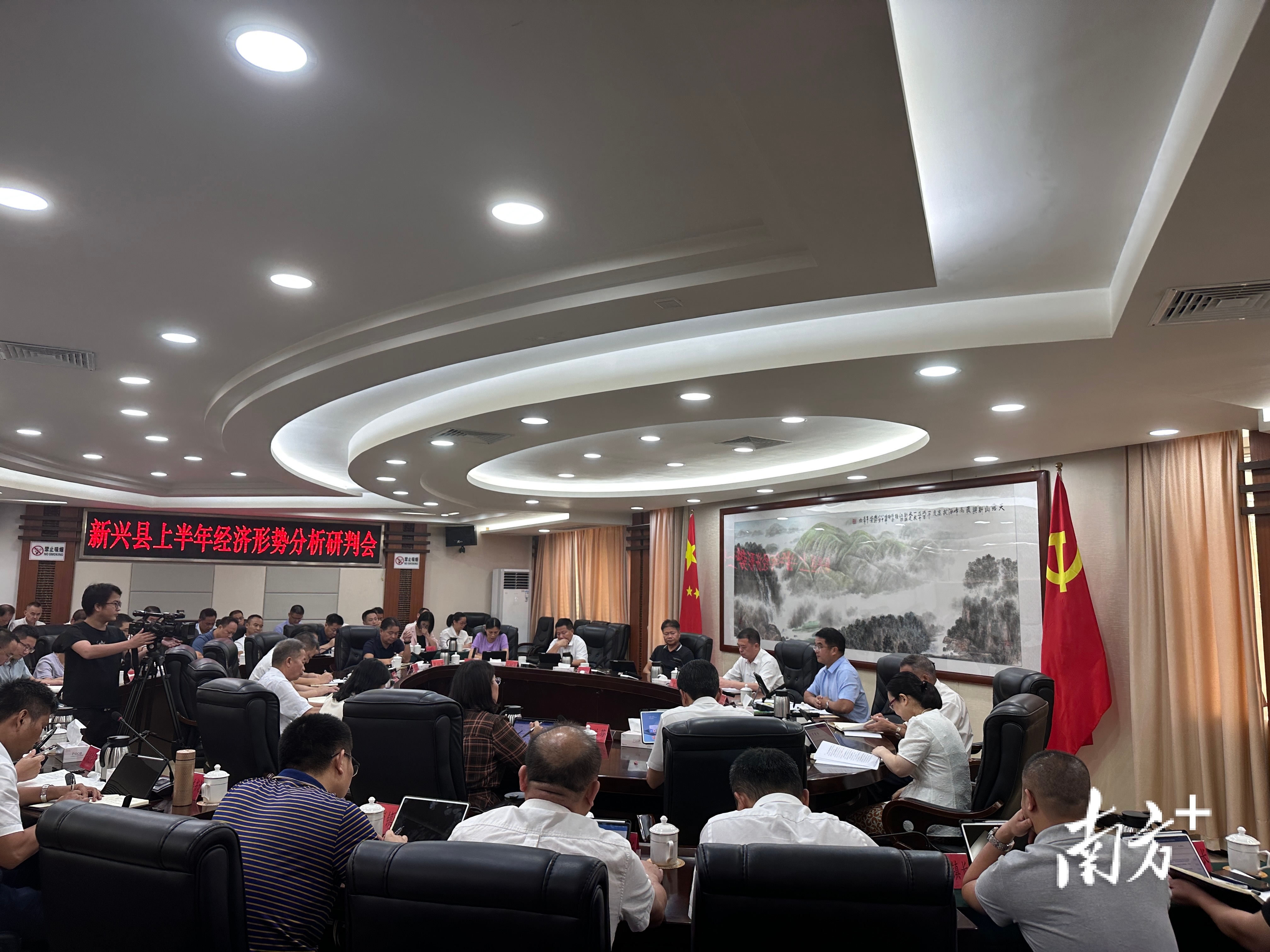陈哲江:全力以赴拼经济拼增长,奋力跑出新兴高质量发展"加速度"