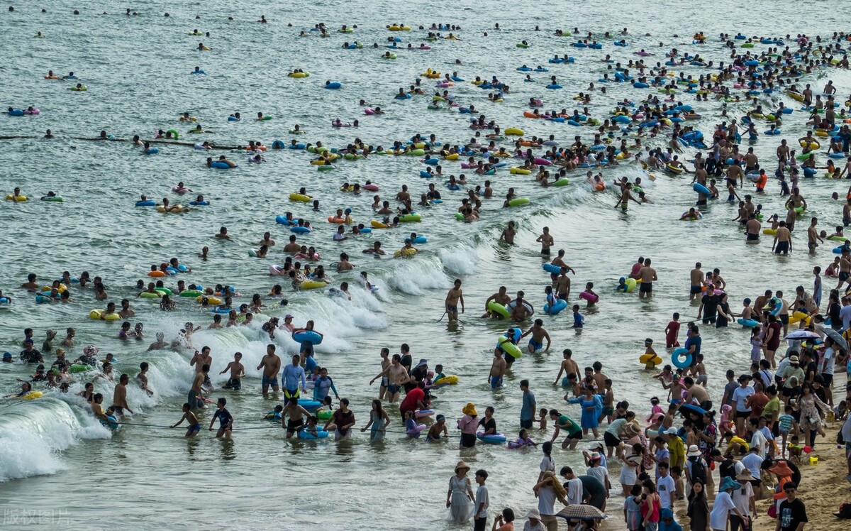 深圳大梅沙海滩游泳图片