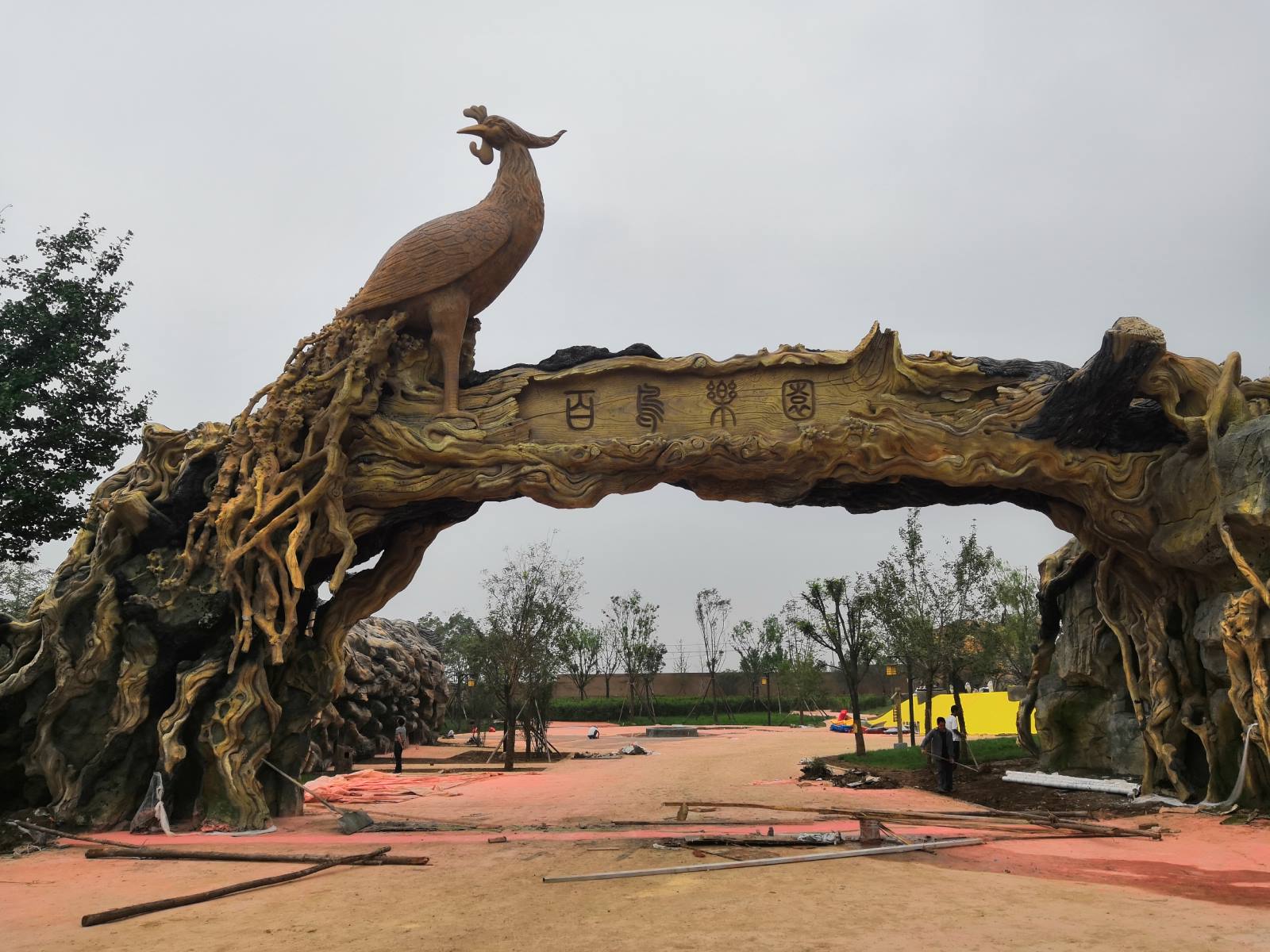 龙井琵岩山景区塑石假山水泥雕塑项目