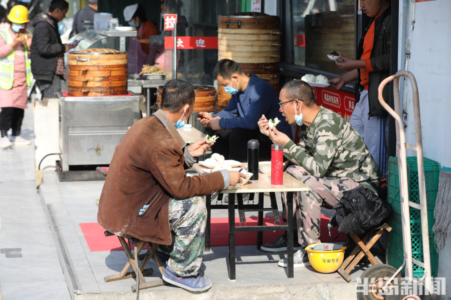 街邊小吃店,煙火氣十足