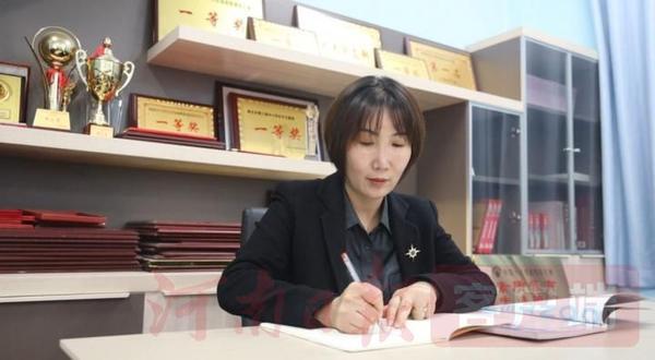 访"河南省首批教育世家"获得者谢晓燕:接过父亲的教鞭,又让女儿走向