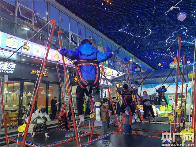 南昌青湖欢乐街夜市活力开街