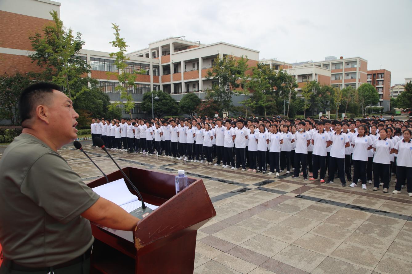 安徽天长:"兵校长"进校园 筑牢青少年国防意识