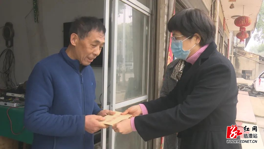 蒋颖群走访慰问特困党员群众和结对帮扶脱贫户