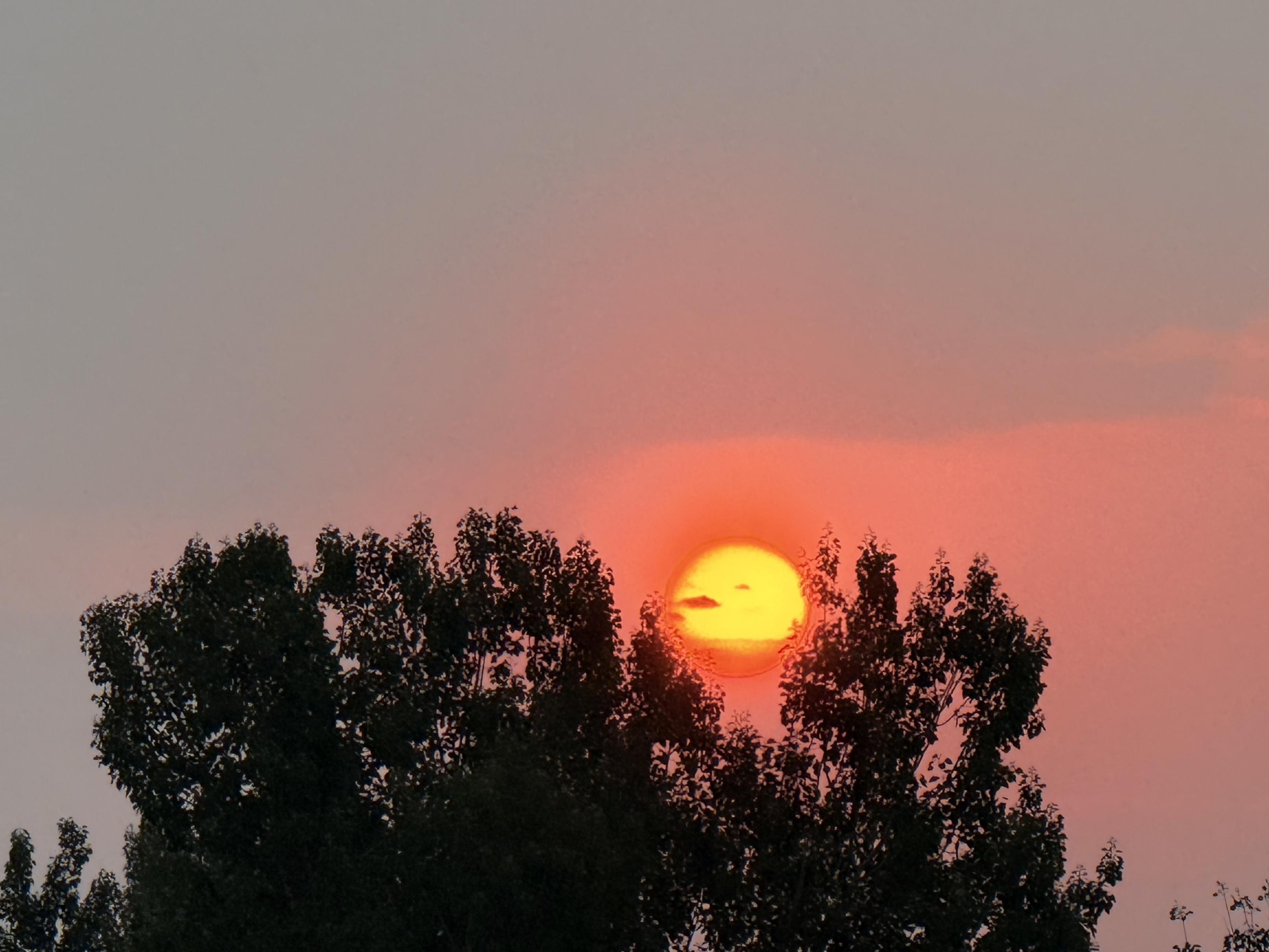 今日份美景!北京今天早晨的橙红朝霞,你有拍到吗?