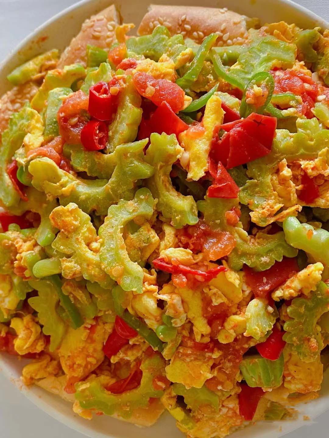 夏日必备——西红柿炒苦瓜