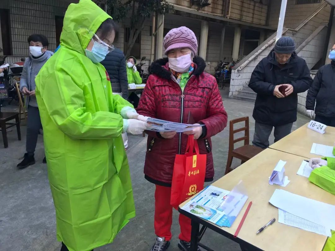 宝山区开展健康科普大宣传,筑牢新冠疫情"防护墙"