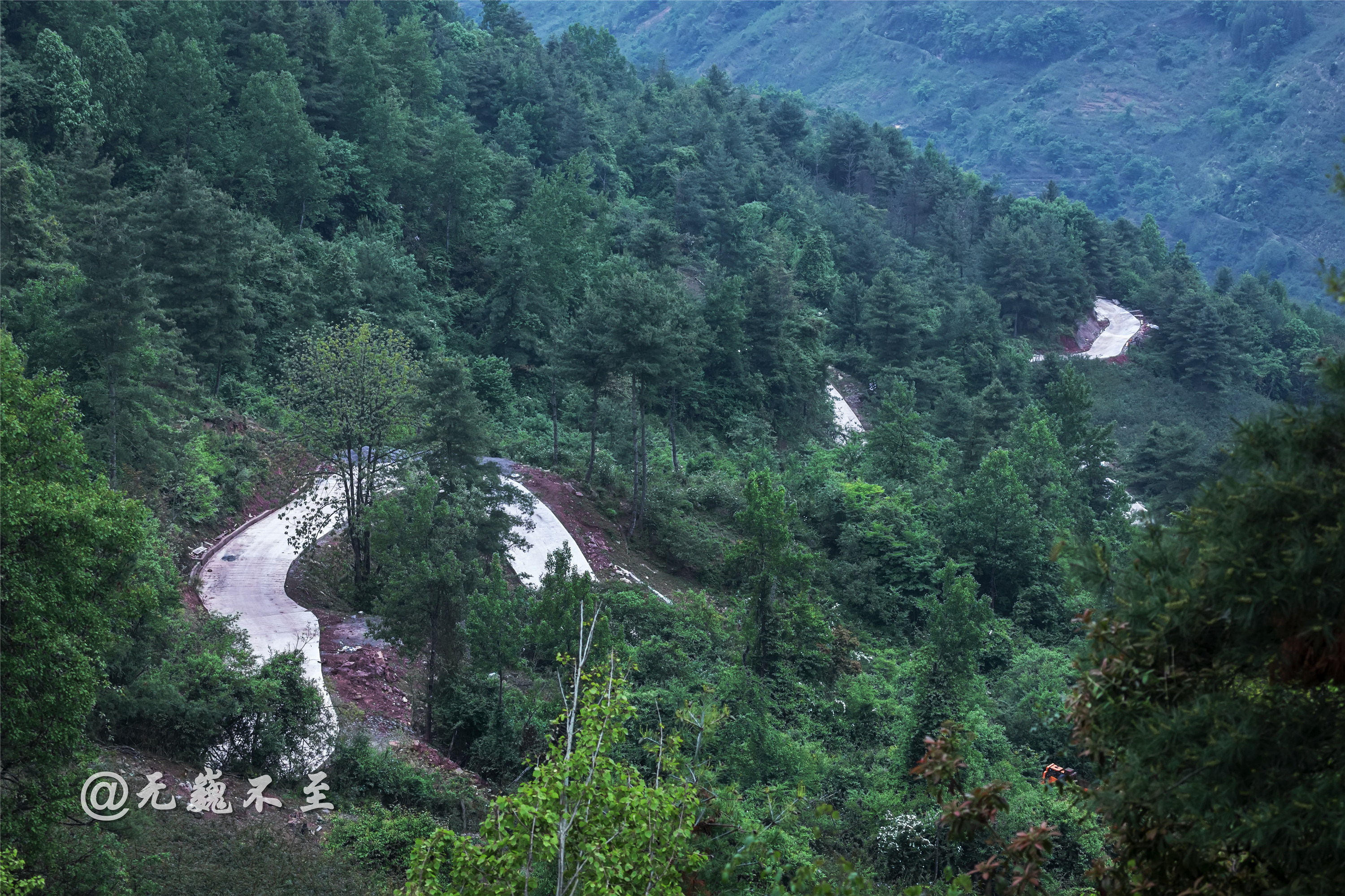 汉源桌子山公路图片