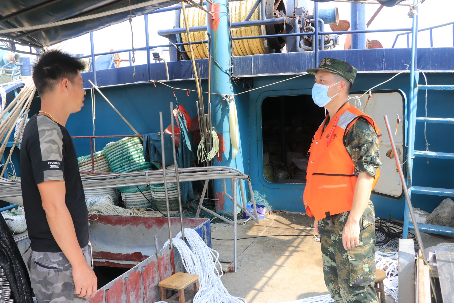广东湛江海警局开展伏季休渔专项执法行动
