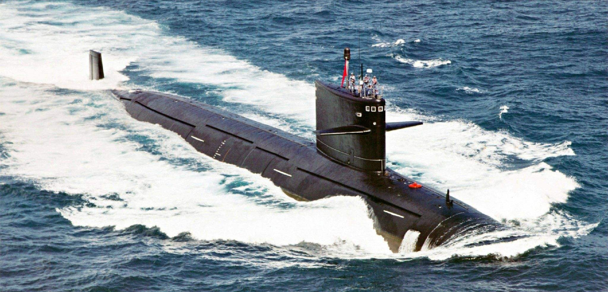 中美俄三国核潜艇对比:美能下潜610米,俄1250米,中国如何?