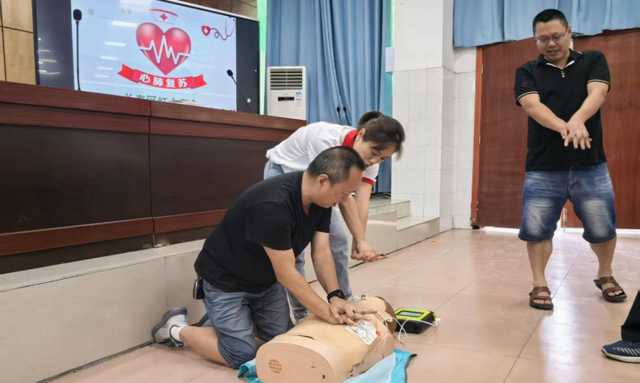 重庆市长寿区葛兰中学开展急救技能专题培训