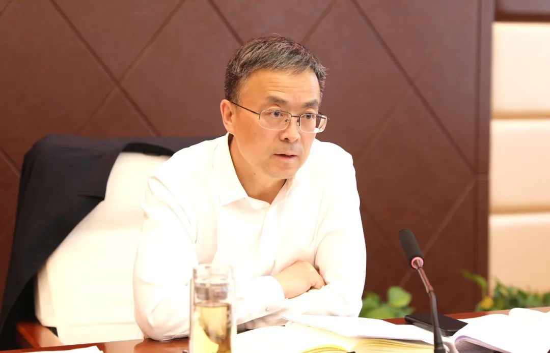 县委书记贾兵现场调研交通卡口管控工作并就落实省市统筹做好疫情防控