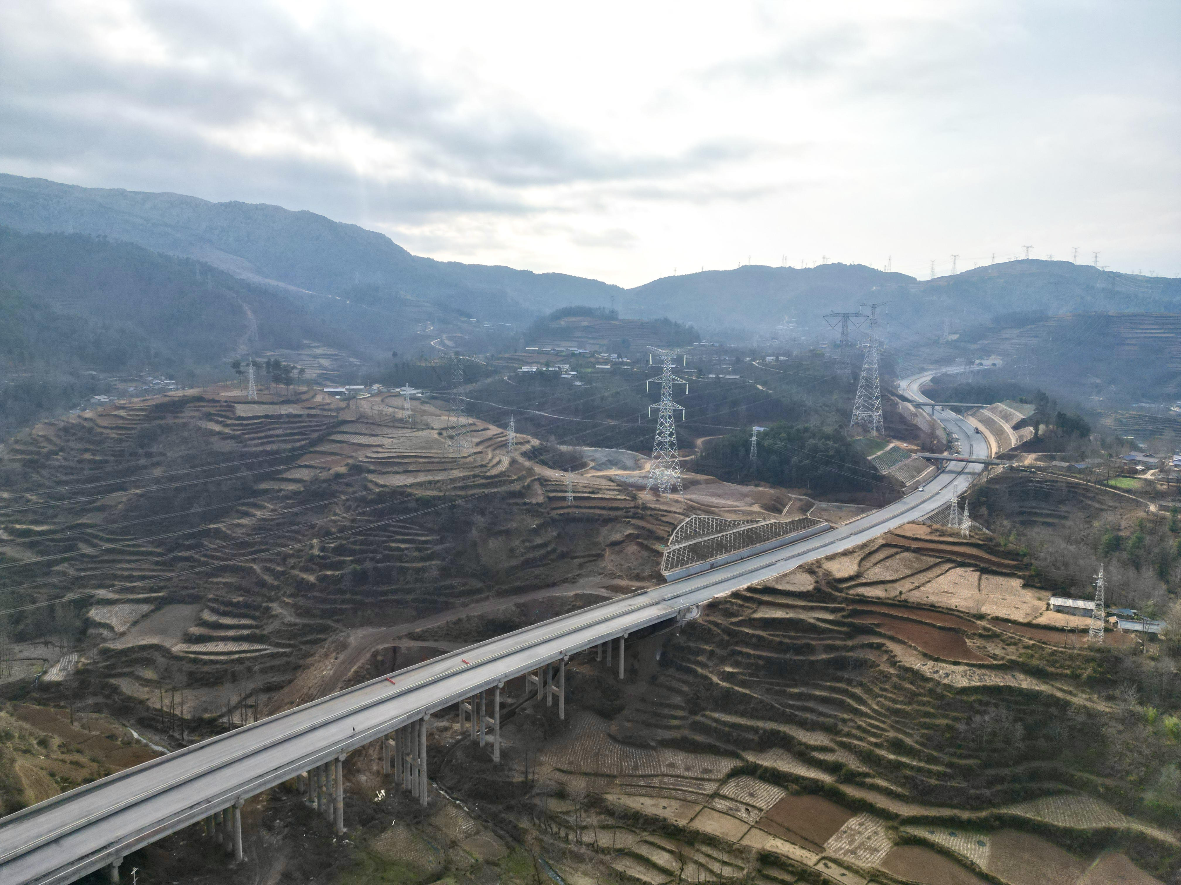 四川美姑昭觉两县今年将告别不通高速公路的历史