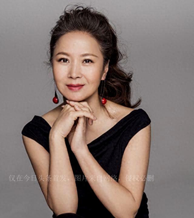 美女演员赵越:当红时嫁佟凡,恩爱25年未生子女婚姻也幸福美满