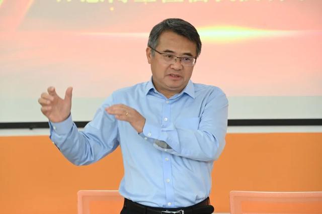 香港中文大学(深圳)帅志刚院士莅临上饶中学讲学