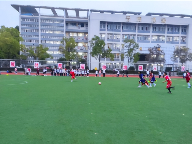 与世界杯同行"足"梦前行,营山中学举办2022年秋季运动会