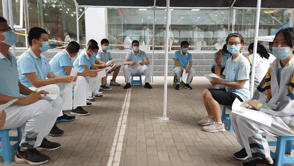 再检查一下血压就可以了,只要都正常不用脱衣服;体检要检查生殖器跟