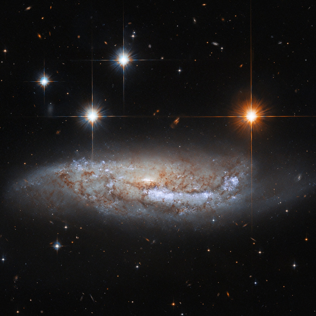 半人马座棒旋星系 nasa 公布一张哈勃望远镜拍摄的「ngc 3568」星系