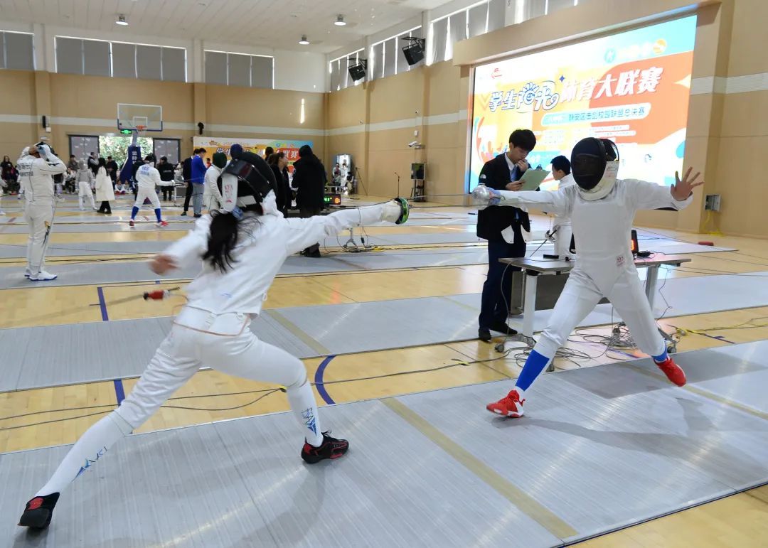 提剑风雷动!300余名静安"少年剑客"露锋芒