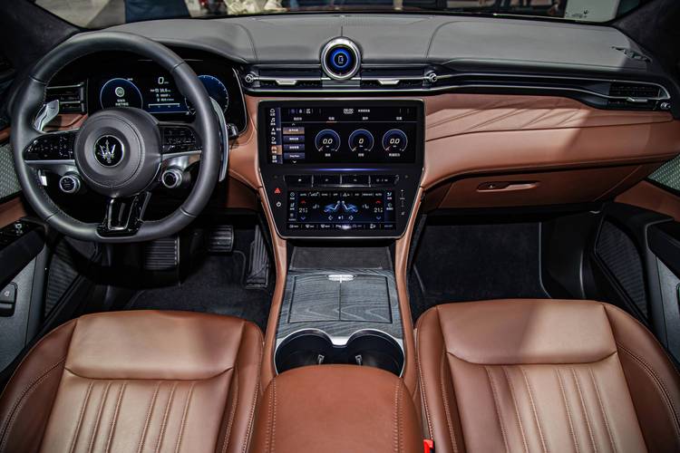 玛莎拉蒂发布新款levantetrofeo内饰依旧没新意