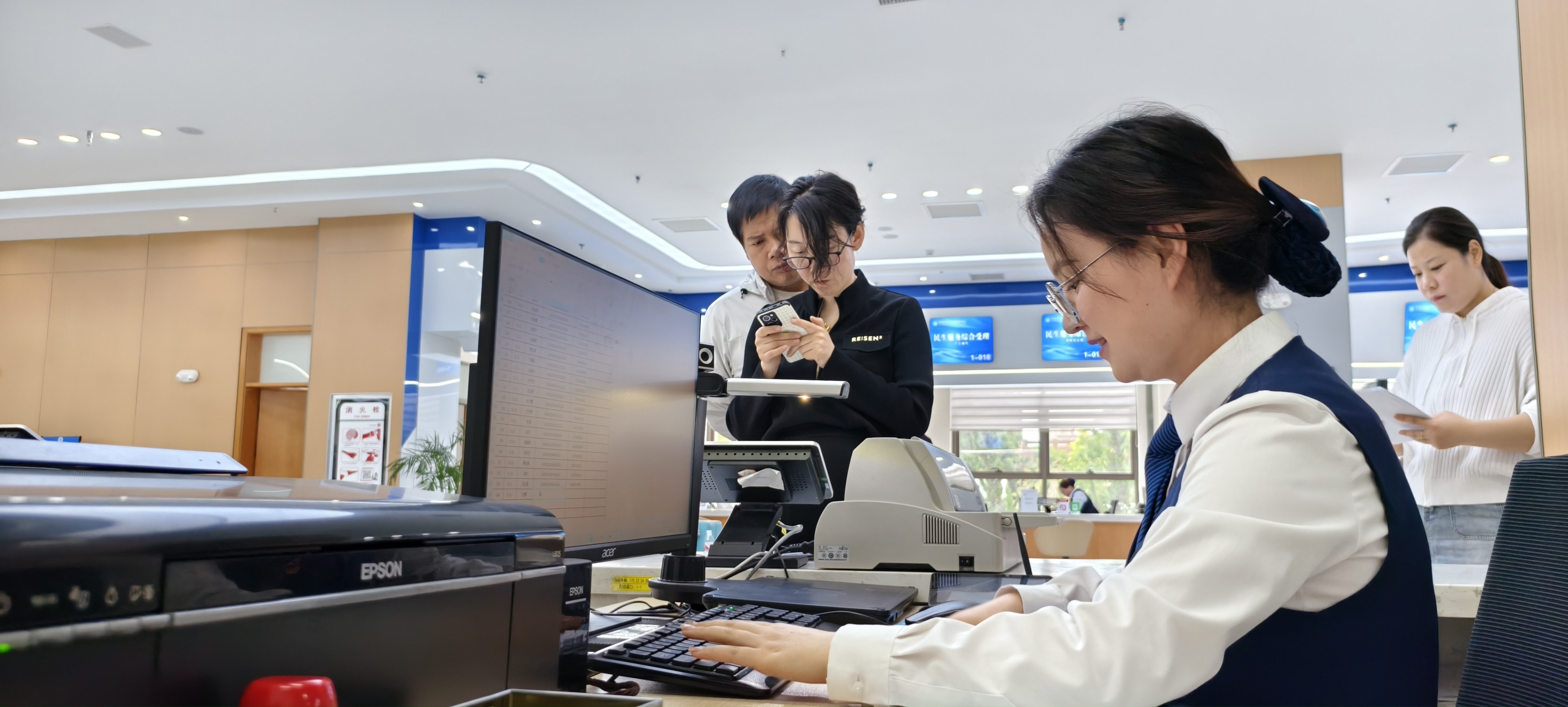 政务服务,甘肃平凉"只到一窗" "一网通办"