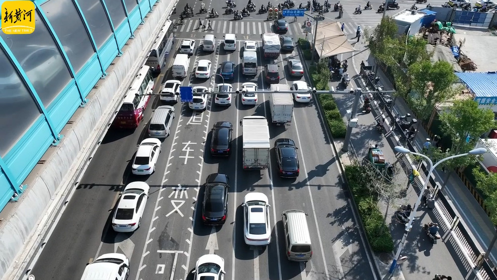 济南首条双可视智能可变导向车道亮相北园大街历山路路口西口