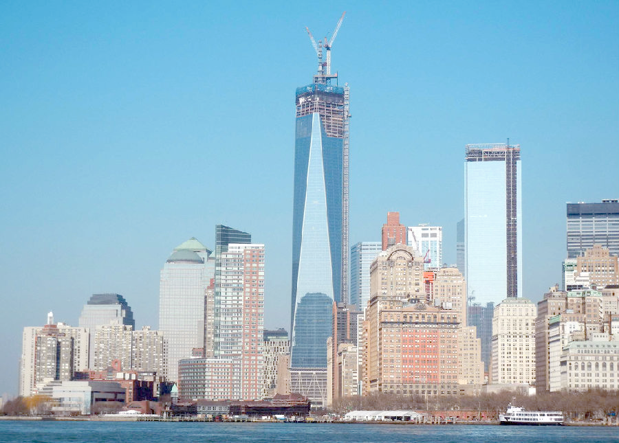 纽约世贸中心"双子塔"的兴衰历程与重建展望