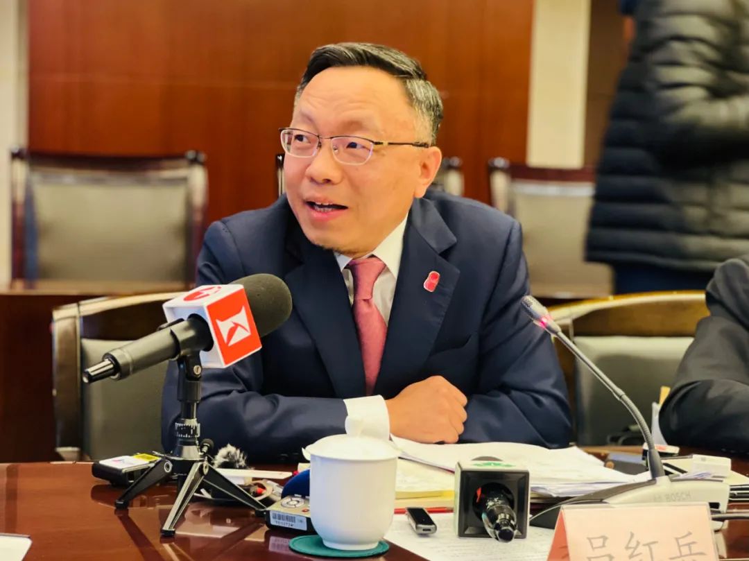 在沪全国人大代表政协委员今赴京他们重点关注哪些问题