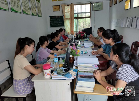 万安县教体局教研室两位教研员深入韶口开展教学视导工作