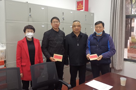 柳洪走访慰问联系专家