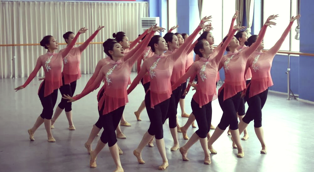 威海艺术学校期末汇报:新生代力量的艺术彰显与未来追求