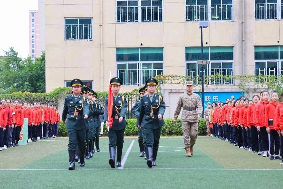 福州小学开学第一课 纪念延安双拥运动80周年暨"共升一面国旗"