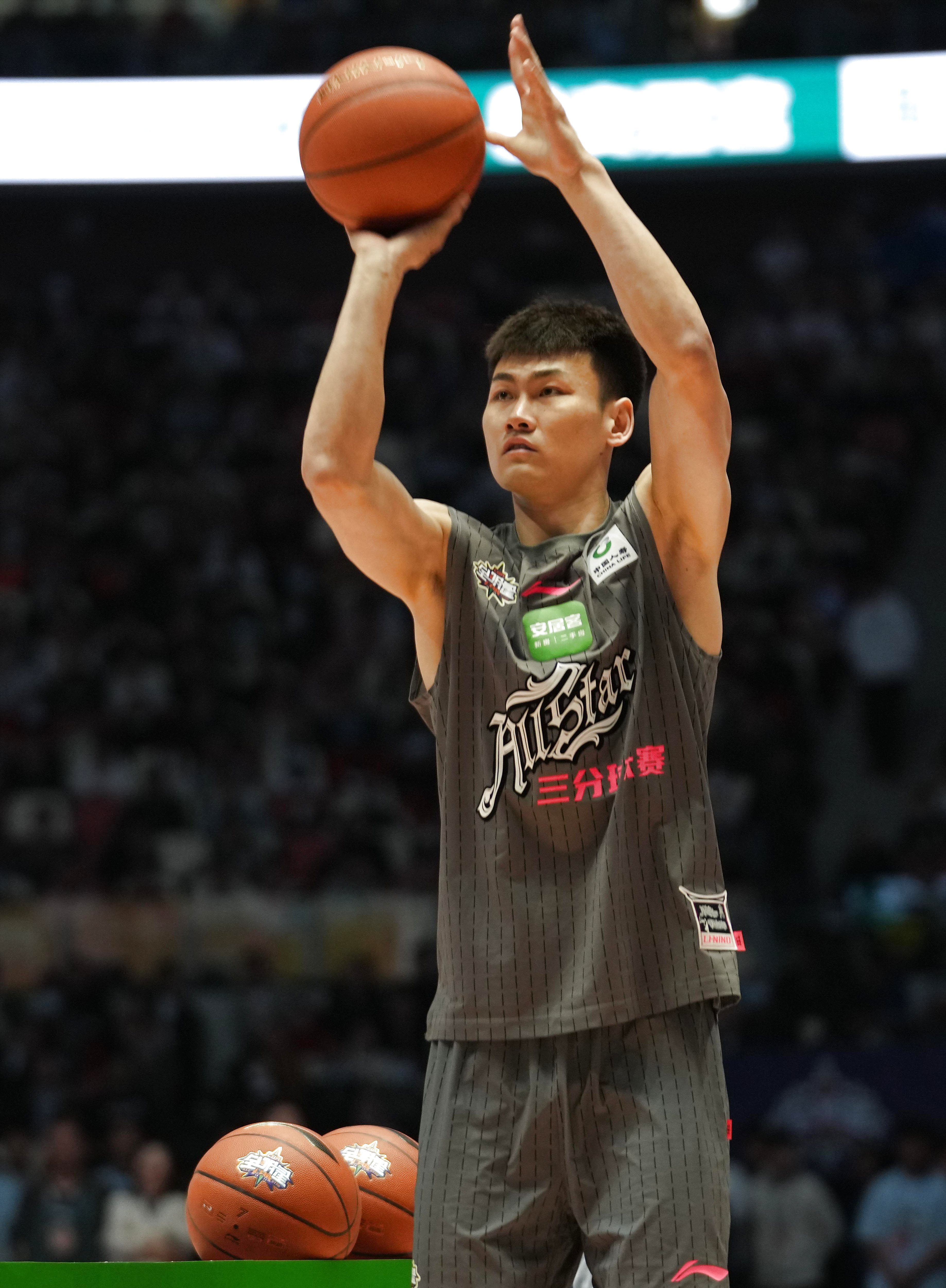 篮球——cba全明星:王睿泽获三分球大赛冠军