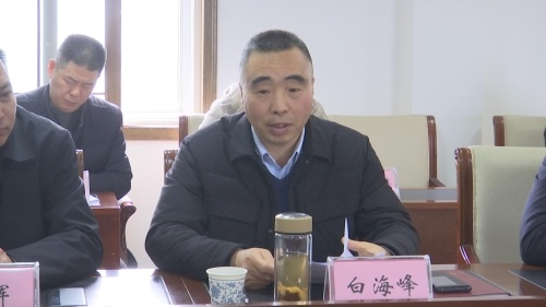 白海峰,李辉召开钟祥二中搬迁和实验中学改扩建项目现场调度会