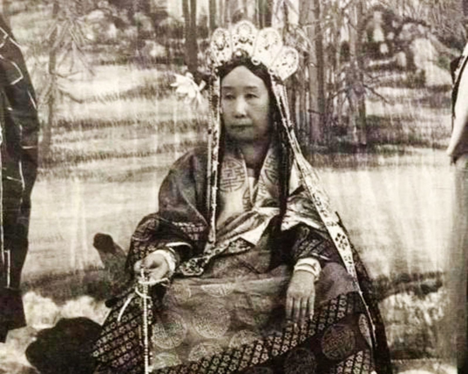 扮演观音菩萨的人是慈禧太后.