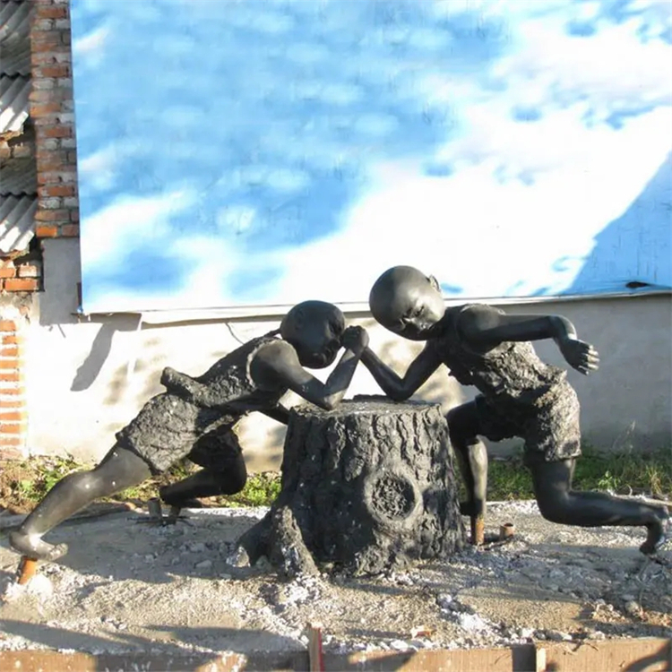 玻璃钢掰手腕雕塑,小孩嬉戏玩耍雕塑,童年主题雕塑