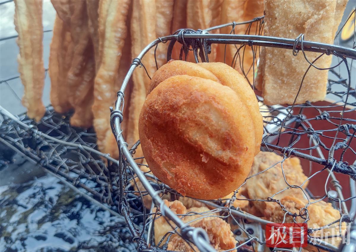 油香酥饺糯米鸡,剁馍糍粑苕面窝,是什么让武汉伢儿时过早都"回来"了?