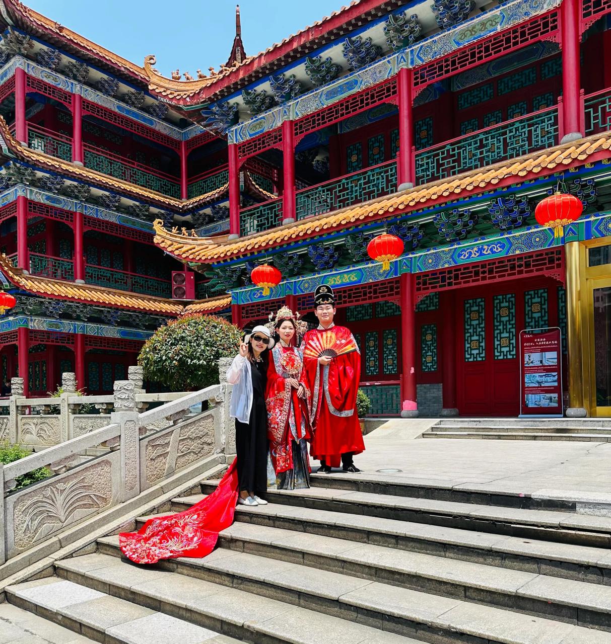 中午,在长沙西湖楼吃饭,西湖楼占地面积4万平方米,可同时容纳4500多人