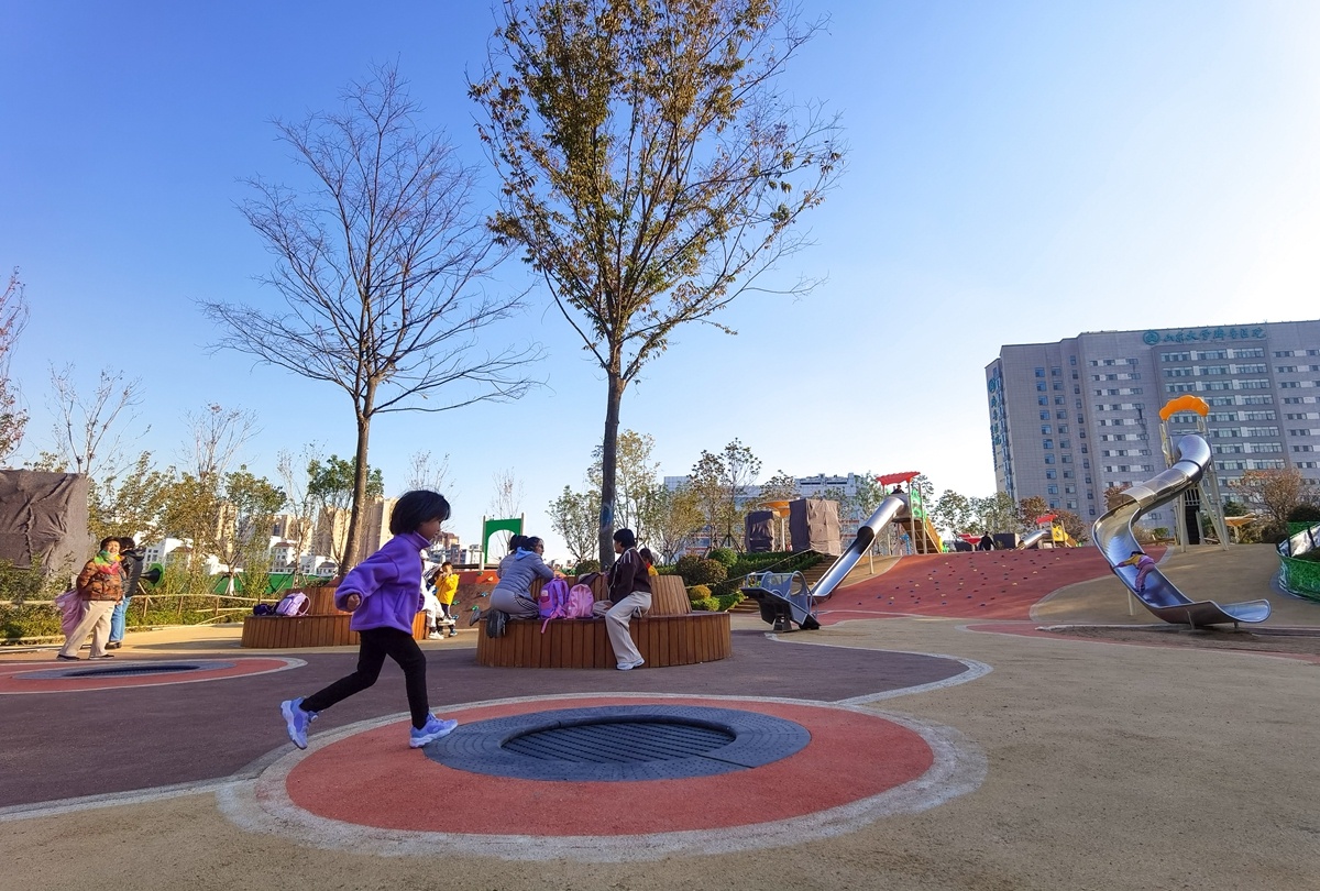 青岛:"金角银边"变身 健身场地"嵌入"家门口