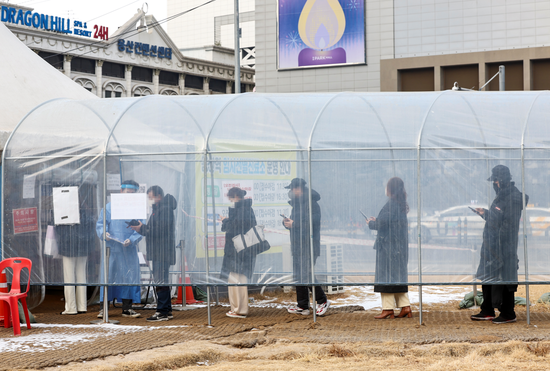 韓國連續3天日增超10萬,日本多地病床使用率近極限