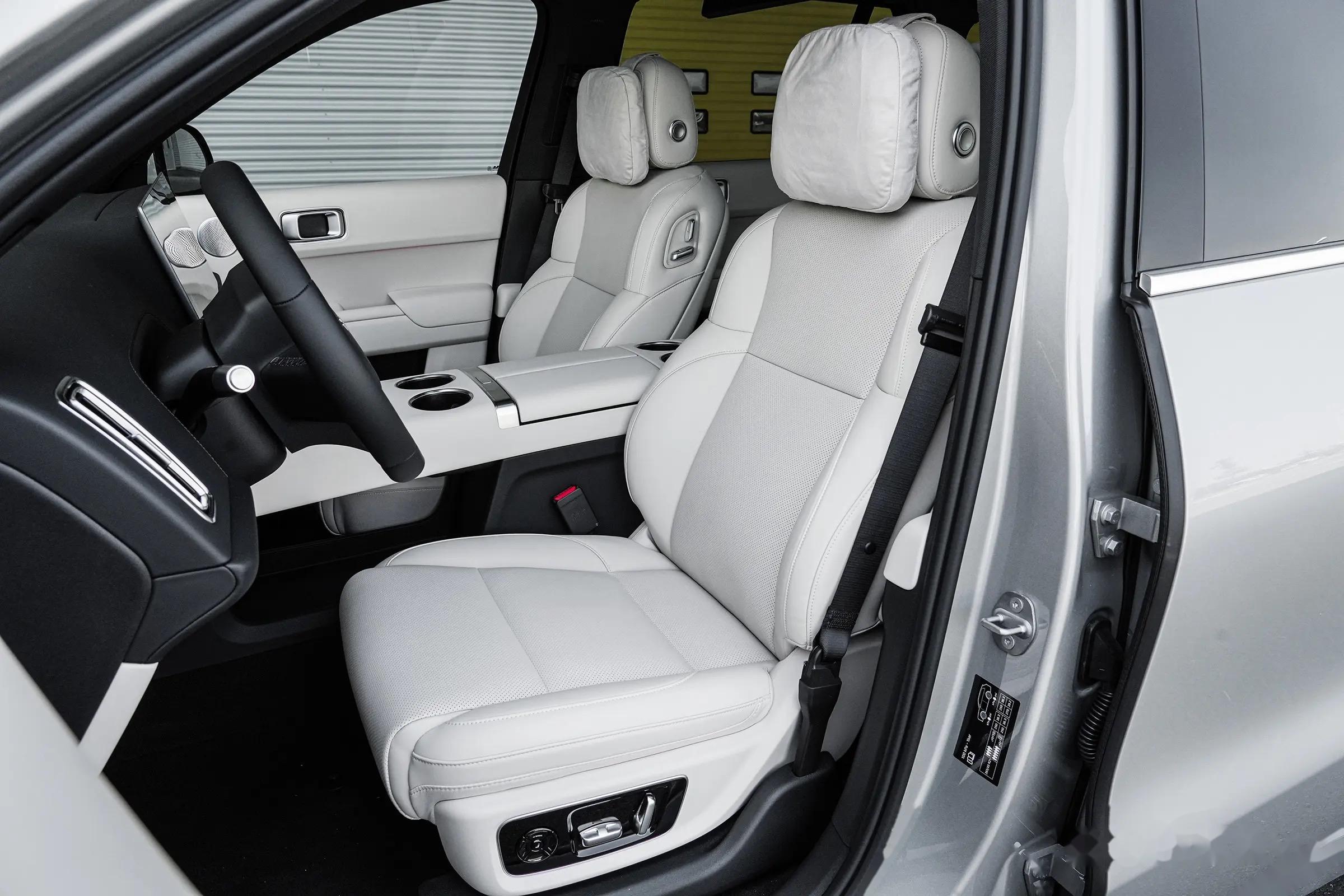 汽车座椅轨道生锈了移不动怎么办?