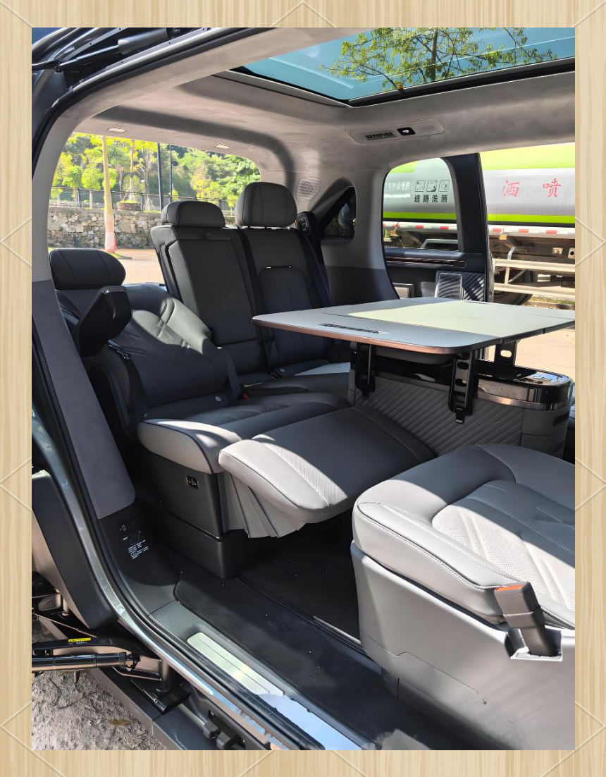 一款颠覆传统mpv的跨界新势力,超大空间与续航,270度旋转座椅引领车
