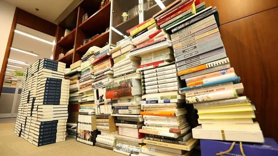 俞敏洪办公室曝光,网友调侃客人去了往哪儿坐