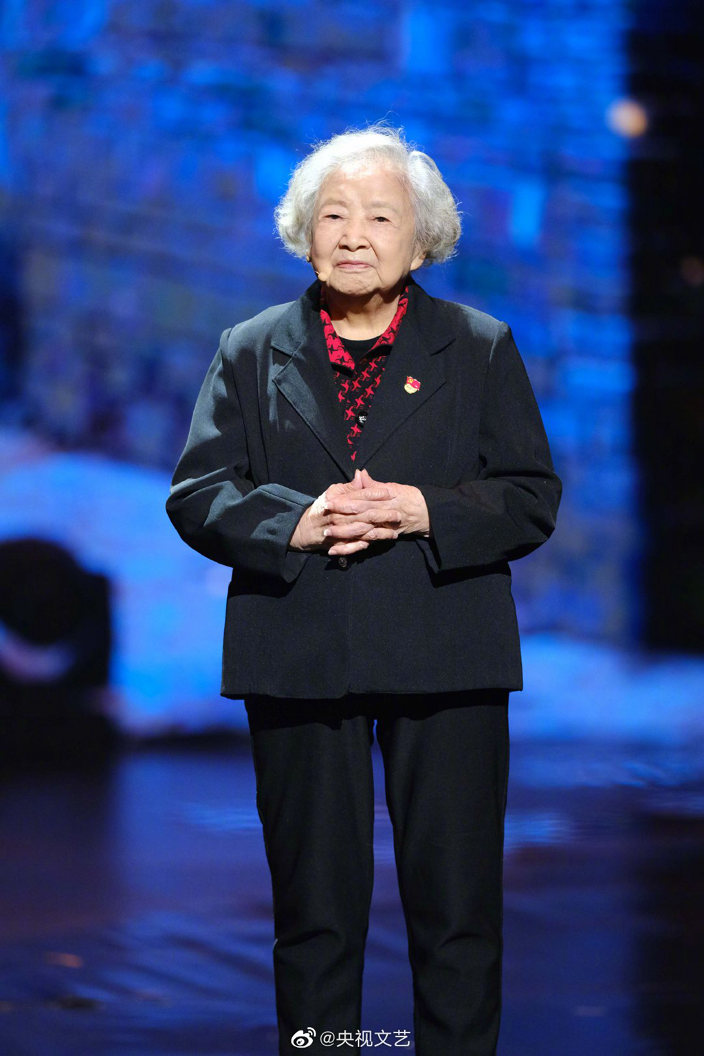 第一代喜儿扮演者,100岁艺术家孟于近照曝光,电影中为田华配唱