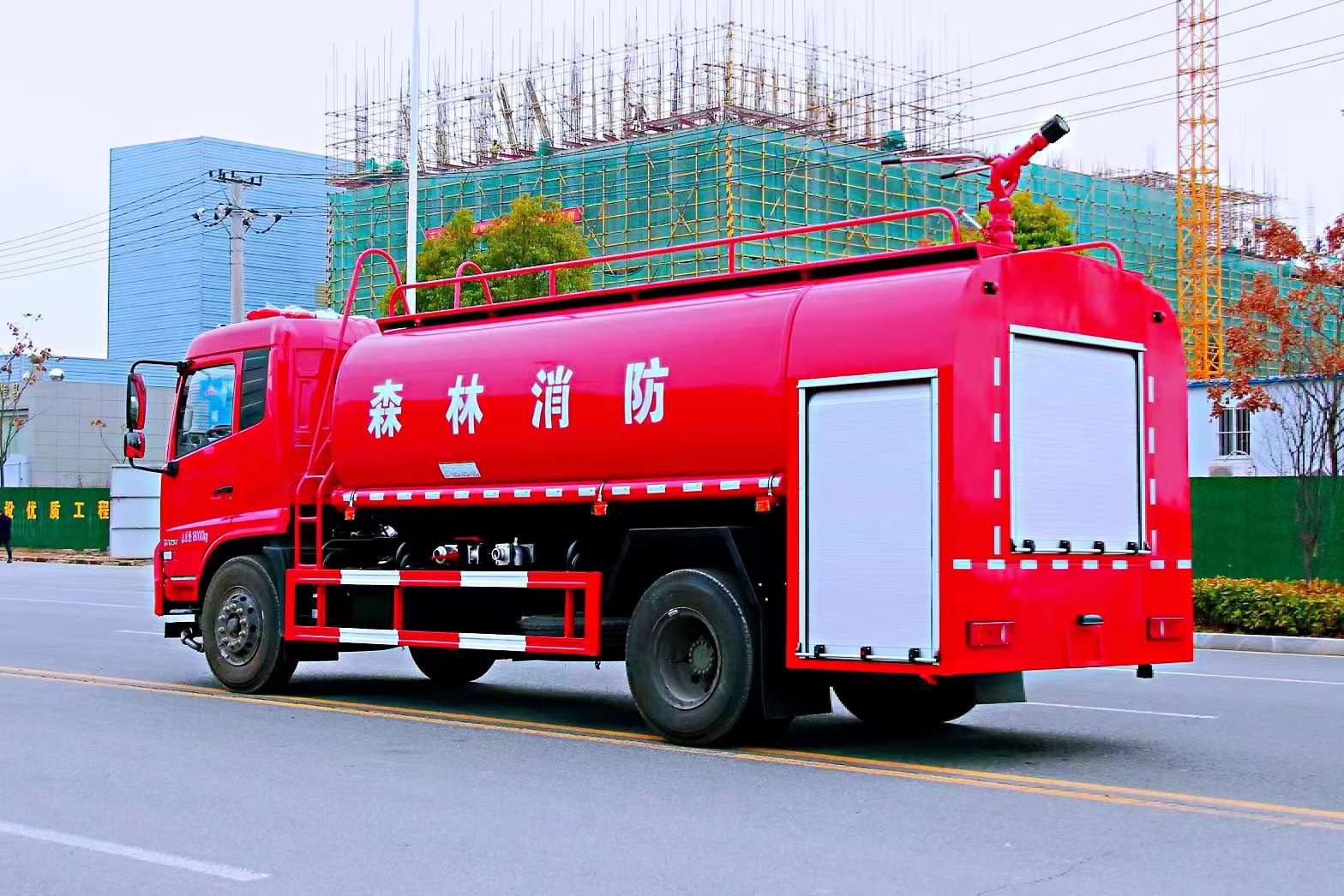 东风天锦消防洒水车/重汽汕德卡净水车主要特点