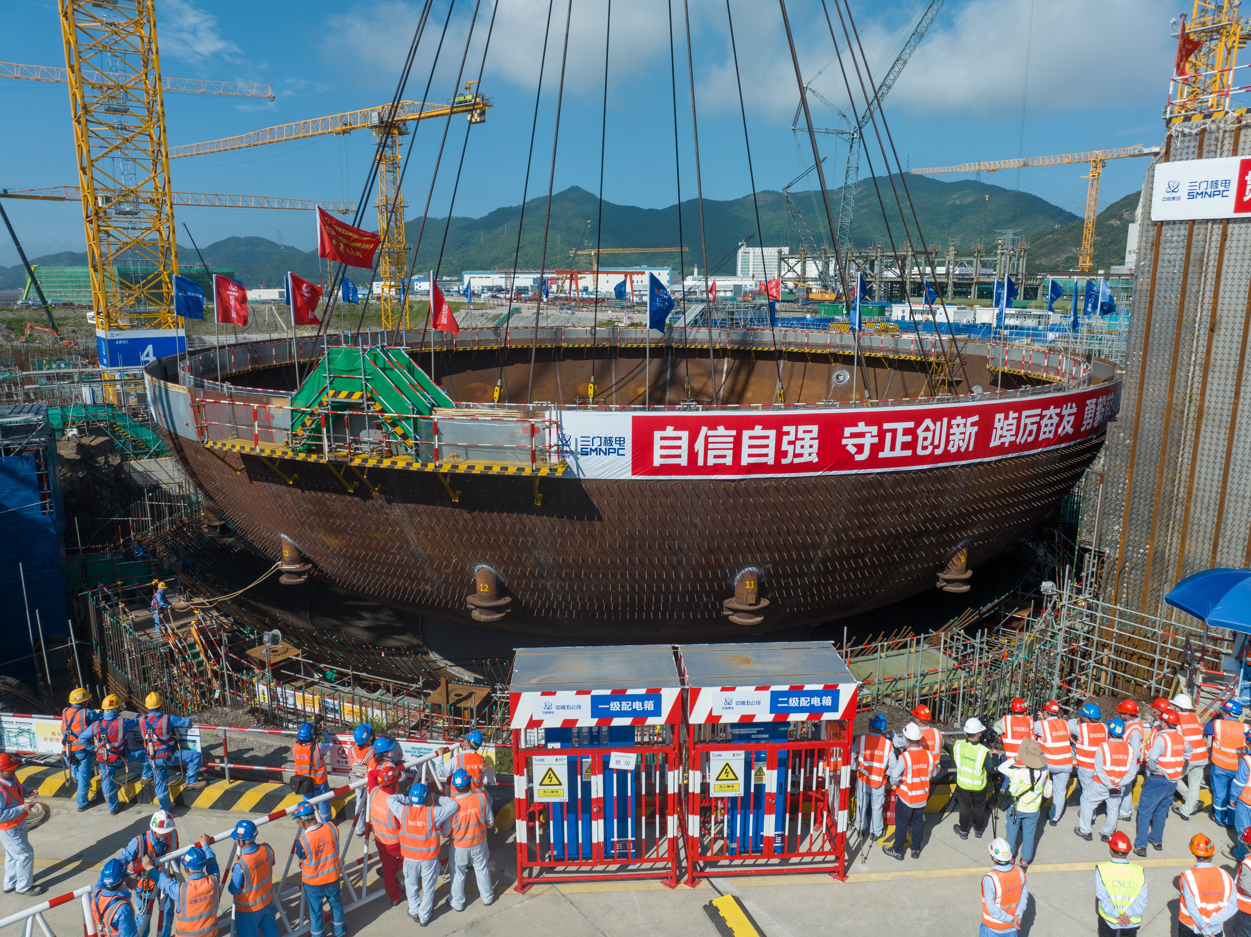 三门核电二期4号机组660余吨"大锅"吊装成功